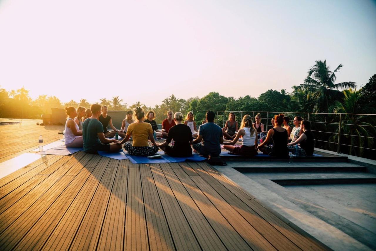 The Salty Pelican Yoga & Surf Retreat Dikwella Exterior foto